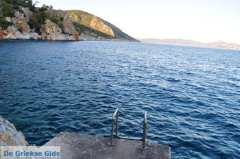 Rotsachtige kust bij Limenaria | Agkistri Griekenland | Foto 1 - Foto van https://www.grieksegids.nl/fotos/agkistri-griekenland/normaal/agkistri-grieksegids-027.jpg