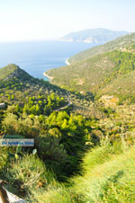 Mooi uitzicht vanaf Alonissos stad | In de verte Skopelos | De Griekse Gids 3 - Foto van De Griekse Gids