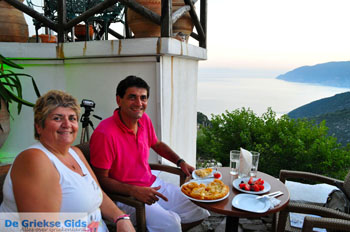 Cafe Hayiati Alonissos stad | Sporaden Griekenland foto 2 - Foto van https://www.grieksegids.nl/fotos/alonissos/normaal/alonissos-grieksegids-191.jpg