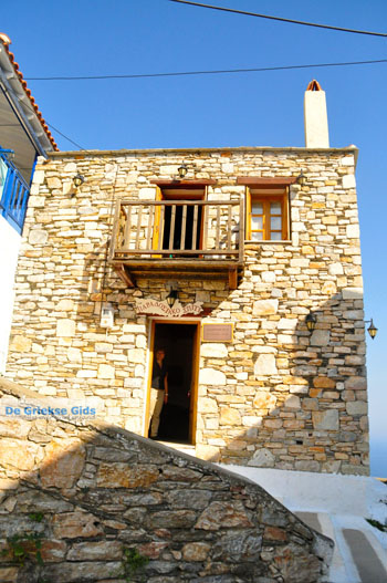Traditioneel huis en museum in Alonissos stad | Sporaden Griekenland 2 - Foto van https://www.grieksegids.nl/fotos/alonissos/normaal/alonissos-grieksegids-260.jpg
