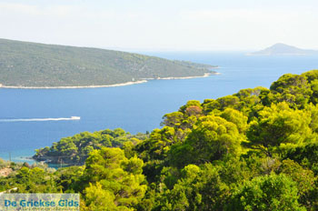 Alonissos, aan de overkant Peristera en in de verte adelfia | Sporaden | Foto 2 - Foto van https://www.grieksegids.nl/fotos/alonissos/normaal/alonissos-grieksegids-341.jpg