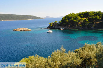 Agios Petros bij Steni Vala | Alonissos Sporaden Griekenland foto 1 - Foto van https://www.grieksegids.nl/fotos/alonissos/normaal/alonissos-grieksegids-355.jpg