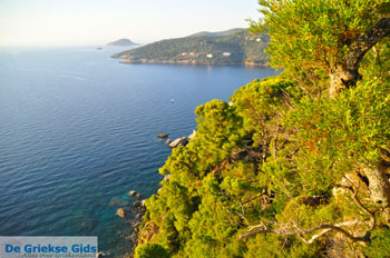Uitzicht vanaf Agioi Anargiri klooster | Alonissos Sporaden Griekenland foto 5 - Foto van https://www.grieksegids.nl/fotos/alonissos/normaal/alonissos-grieksegids-457.jpg