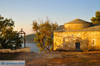 Uitzicht vanaf Agioi Anargiri klooster | Alonissos Sporaden Griekenland foto 7 - Foto van https://www.grieksegids.nl/fotos/alonissos/normaal/alonissos-grieksegids-461.jpg