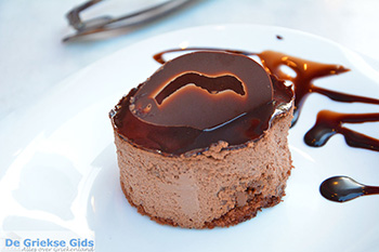 Chocolatina in Katapola Amorgos - Eiland Amorgos - Cycladen foto 62 - Foto van https://www.grieksegids.nl/fotos/amorgos/350/eiland-amorgos-062.jpg