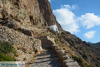 Chozoviotissa Amorgos - Eiland Amorgos - Cycladen foto 71 - Foto van https://www.grieksegids.nl/fotos/amorgos/350/eiland-amorgos-071.jpg