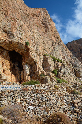 Chozoviotissa Amorgos - Eiland Amorgos - Cycladen foto 75 - Foto van https://www.grieksegids.nl/fotos/amorgos/350/eiland-amorgos-075.jpg