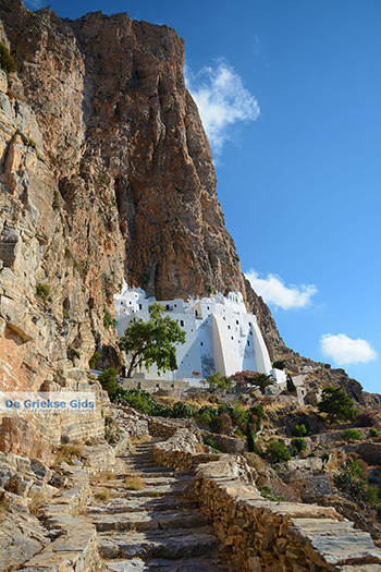Chozoviotissa Amorgos - Eiland Amorgos - Cycladen foto 79 - Foto van https://www.grieksegids.nl/fotos/amorgos/350/eiland-amorgos-079.jpg