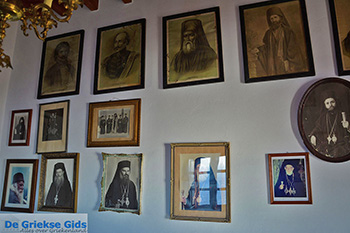 Chozoviotissa Amorgos - Eiland Amorgos - Cycladen foto 89 - Foto van https://www.grieksegids.nl/fotos/amorgos/350/eiland-amorgos-089.jpg