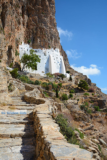 Chozoviotissa Amorgos - Eiland Amorgos - Cycladen foto 116 - Foto van https://www.grieksegids.nl/fotos/amorgos/350/eiland-amorgos-116.jpg