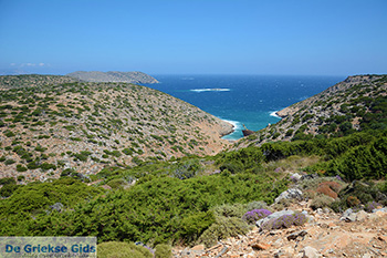 Kalotaritissa Amorgos - Eiland Amorgos - Cycladen foto 169 - Foto van https://www.grieksegids.nl/fotos/amorgos/350/eiland-amorgos-169.jpg