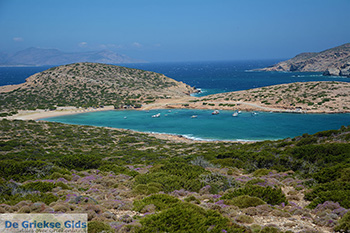 Kalotaritissa Amorgos - Eiland Amorgos - Cycladen foto 176 - Foto van https://www.grieksegids.nl/fotos/amorgos/350/eiland-amorgos-176.jpg