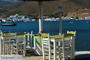 Xylokeratidi - Aan de overkant Katapola Amorgos - Foto van https://www.grieksegids.nl/fotos/amorgos/350/eiland-amorgos-406.jpg