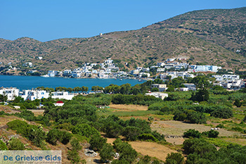 Katapola Amorgos - Eiland Amorgos - Cycladen foto 430 - Foto van https://www.grieksegids.nl/fotos/amorgos/350/eiland-amorgos-430.jpg