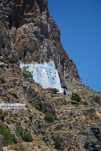 Chozoviotissa Amorgos - Eiland Amorgos - Cycladen foto 497 - Foto van https://www.grieksegids.nl/fotos/amorgos/350/eiland-amorgos-497.jpg