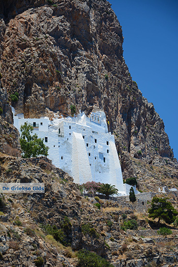 Chozoviotissa Amorgos - Eiland Amorgos - Cycladen foto 499 - Foto van https://www.grieksegids.nl/fotos/amorgos/350/eiland-amorgos-499.jpg