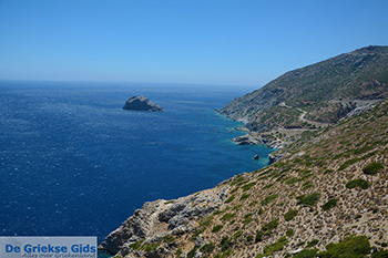 Chozoviotissa Amorgos - Eiland Amorgos - Cycladen foto 504 - Foto van https://www.grieksegids.nl/fotos/amorgos/350/eiland-amorgos-504.jpg