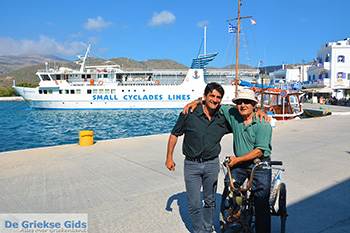 Kostas Giannakos Katapola Amorgos - Cycladen foto 555 - Foto van https://www.grieksegids.nl/fotos/amorgos/350/eiland-amorgos-555.jpg
