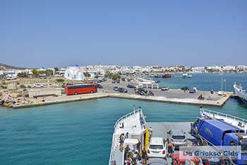 Aankomst in Chora op Antiparos - Foto van https://www.grieksegids.nl/fotos/antiparos/350pix/chora-antiparos-002.jpg