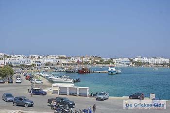 Uitzicht op de haven van Antiparos - Foto van https://www.grieksegids.nl/fotos/antiparos/350pix/chora-antiparos-003.jpg