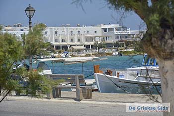 Chora op Antiparos 2 - Foto van https://www.grieksegids.nl/fotos/antiparos/350pix/chora-antiparos-010.jpg