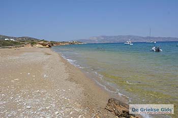 Soros beach op Antiparos 2 - Foto van https://www.grieksegids.nl/fotos/antiparos/350pix/soros-beach-antiparos-002.jpg