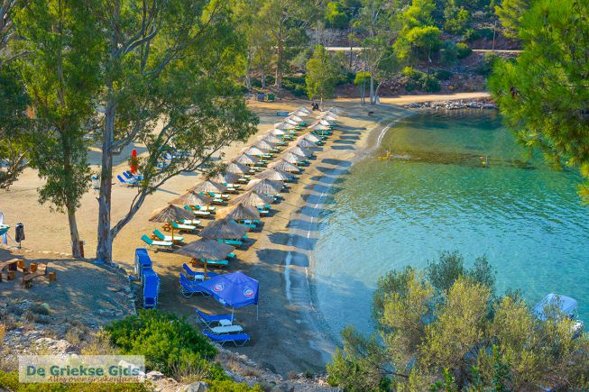 Het strand Limanaki tis Agapis op Poros