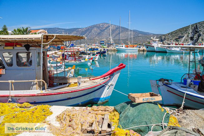 Het vissersdorp Koilada bij Kranidi in Argolis