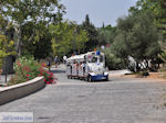 Treintje nabij Akropolis Athene foto 1 - Foto van De Griekse Gids