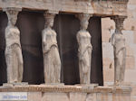 Het Erechtheion, een der voornaamste heiligdommen van de Atheense foto 1Akropolis. - Foto van De Griekse Gids