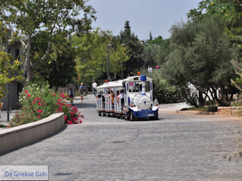 Treintje nabij Akropolis Athene foto 1 - Foto van https://www.grieksegids.nl/fotos/athene/athene350/stad-athene-023.jpg