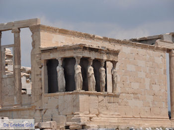 Het Erechtheion, een der voornaamste heiligdommen van de Atheense foto 1Akropolis. - Foto van https://www.grieksegids.nl/fotos/athene/athene350/stad-athene-033.jpg