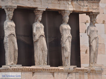 Het Erechtheion, een der voornaamste heiligdommen van de Atheense foto 1Akropolis. - Foto van https://www.grieksegids.nl/fotos/athene/athene350/stad-athene-035.jpg