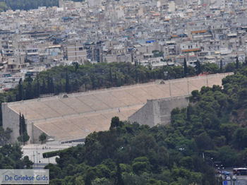 Het Atheense oud Olympisch stadion - Foto van https://www.grieksegids.nl/fotos/athene/athene350/stad-athene-039.jpg