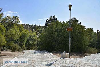 Geplaveide straatjes Filopapou Athene foto 2 - Foto van https://www.grieksegids.nl/fotos/athene/filopapou/normaal/filopapou-athene-019.jpg