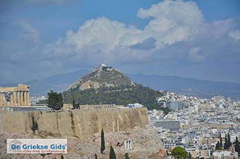 Likavitos vanaf Filopapou gezien - Foto van https://www.grieksegids.nl/fotos/athene/filopapou/normaal/filopapou-athene-039.jpg