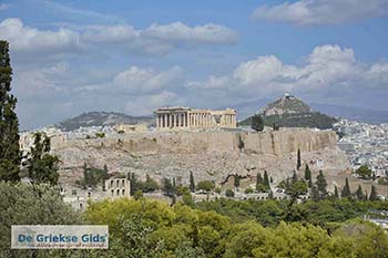 Akropolis en Likavitos vanaf Filopapou gezien foto 1 - Foto van https://www.grieksegids.nl/fotos/athene/filopapou/normaal/filopapou-athene-040.jpg