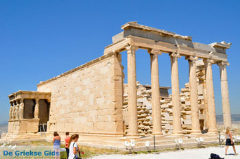 Erechtheion naast het Parthenon | Akropolis Athene | De Griekse Gids foto 2 - Foto van https://www.grieksegids.nl/fotos/athene/normaal/athene-attica-atheenseriviera-195.jpg
