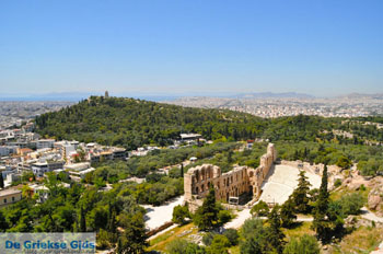 Herodes Atticus Theater, aan de overkant Philopapou | Athene foto 2 - Foto van https://www.grieksegids.nl/fotos/athene/normaal/athene-attica-atheenseriviera-198.jpg