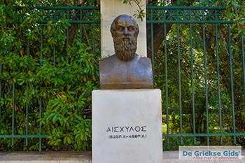Aeschylus Athene - Foto van https://www.grieksegids.nl/fotos/athene/overig/normaal/aeschylus-athene.jpg