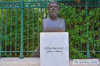 Sophocles Athene - Foto van https://www.grieksegids.nl/fotos/athene/overig/normaal/sophocles-athene.jpg