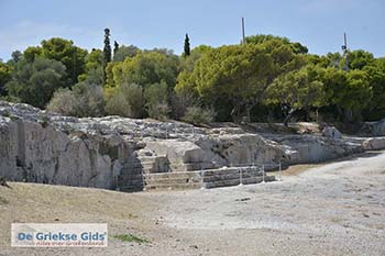 Pnyx in Athene waar volksvergaderingen plaats vonden - Foto van https://www.grieksegids.nl/fotos/athene/pnyx/normaal/pnyx-akropolis-athene-002.jpg