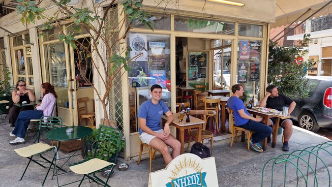 Cafe Taverna Rendez-vous in Petralona | Centraal Griekenland | Attica - Foto van https://www.grieksegids.nl/fotos/centraal-griekenland/attica/petralona/mid/petralona-005.jpg?v=1778405695