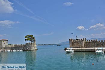 Nafpaktos Etoloakarnania - Centraal Griekenland foto 32 - Foto van https://www.grieksegids.nl/fotos/centraal-griekenland/etoloakarnania/nafpaktos/350pix/nafpaktos-etoloakarnania-032.jpg