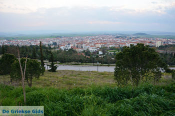 Uitzicht over de stad Kilkis vanaf de Agios Georgios heuvel | Macedonie 11 - Foto van https://www.grieksegids.nl/fotos/centraal-macedonie/kilkis/normaal/kilkis-macedonie-griekenland-023.jpg