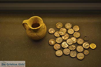 Archeologisch museum Corfu 0019 - Foto van https://www.grieksegids.nl/fotos/corfu/2019/normaal/Archeologischmuseum-corfu-2019-006.jpg