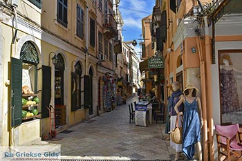 Corfu stad Corfu 0053 - Foto van https://www.grieksegids.nl/fotos/corfu/2019/normaal/corfu-stad-corfu-2019-016.jpg