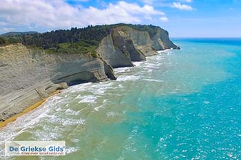 Luchtfoto Peroulades Longas Corfu - Foto van https://www.grieksegids.nl/fotos/corfu/normaal/luchtfoto-peroulades-longas-corfu.jpg