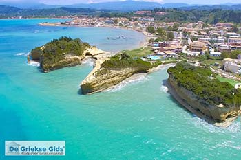 Luchtfoto Sidari Corfu - Foto van https://www.grieksegids.nl/fotos/corfu/normaal/luchtfoto-sidari-corfu.jpg
