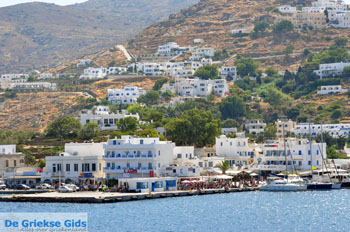 Haven Gialos Ios | Griekenland 3 - Foto van https://www.grieksegids.nl/fotos/cycladennet-fotos/ios/mid/ios-grieksegids-003.jpg